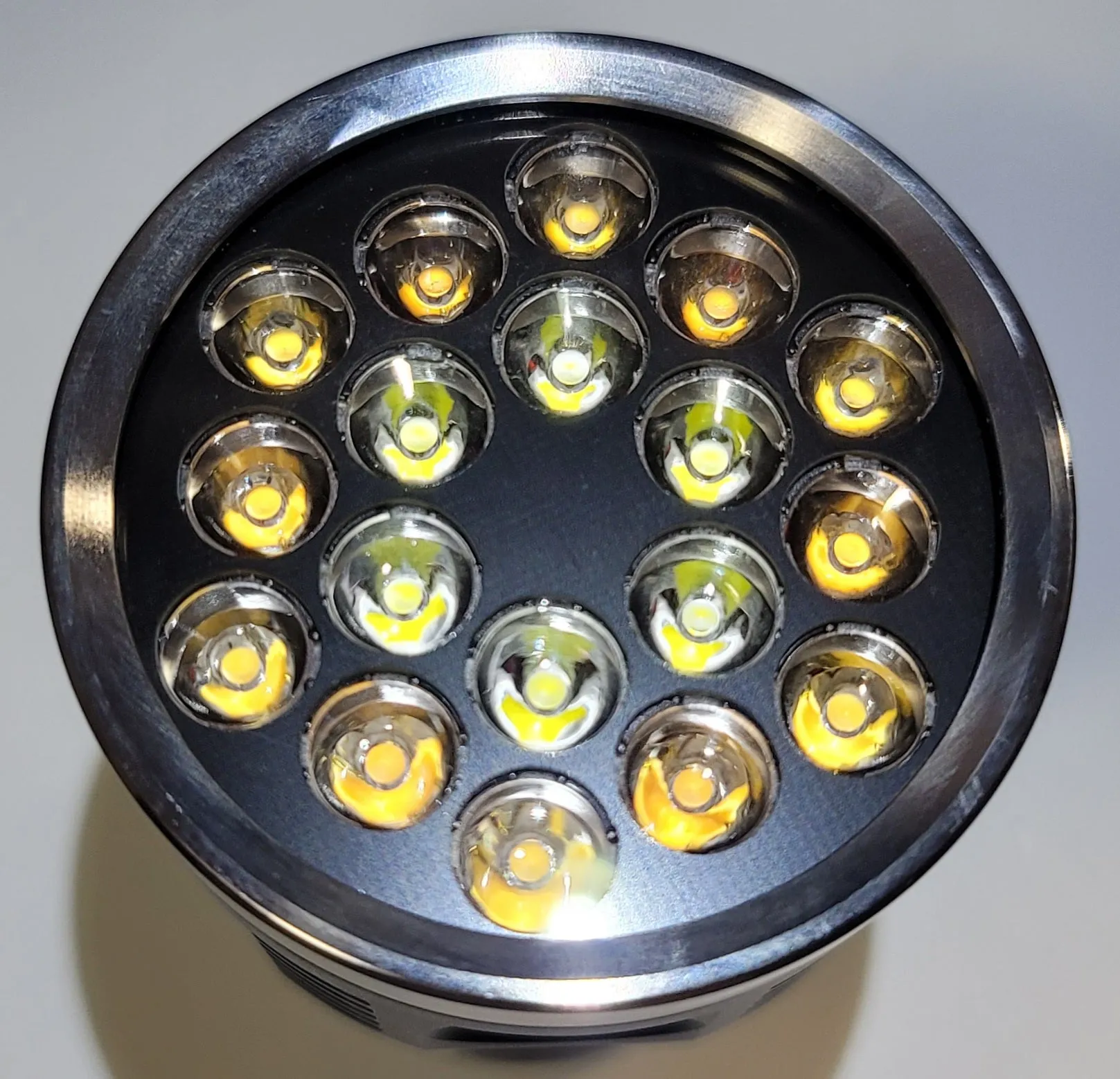 Emisar D18 Custom Emitter MIX SST20/2700k/4000k Osram W2 High Power LED Flashlight