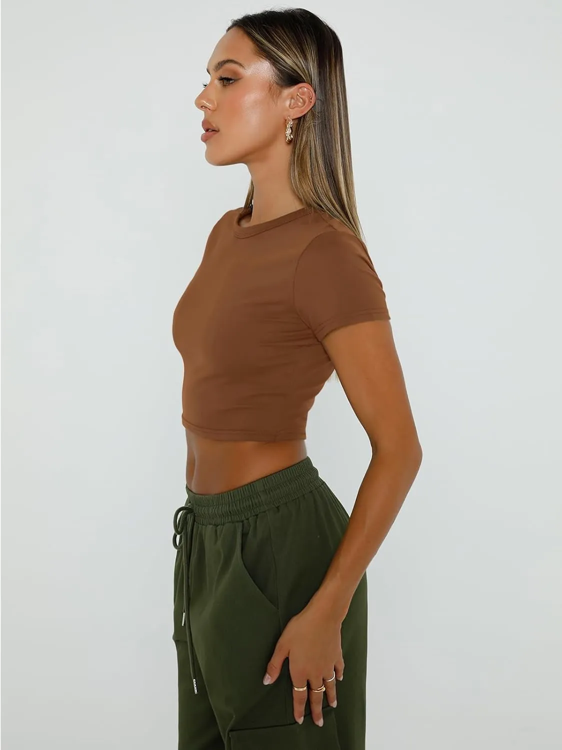 WYNNQUE Womens Crop Tops Cute Summer Scoop Neck Basic Tees Slim Fit Trendy Short Sleeve T Shirts for Teen Girls 2025