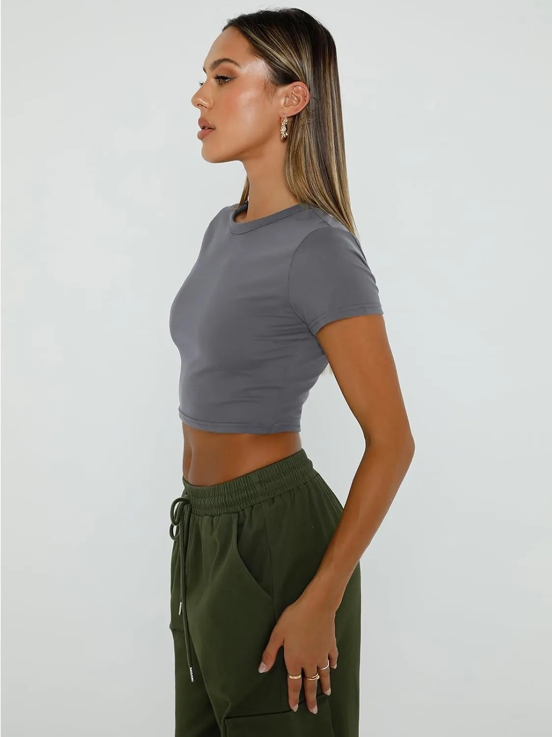 WYNNQUE Womens Crop Tops Cute Summer Scoop Neck Basic Tees Slim Fit Trendy Short Sleeve T Shirts for Teen Girls 2025