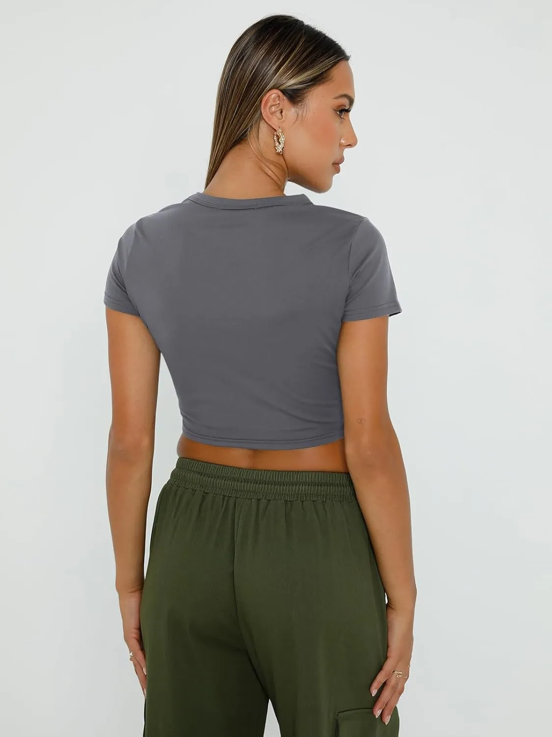 WYNNQUE Womens Crop Tops Cute Summer Scoop Neck Basic Tees Slim Fit Trendy Short Sleeve T Shirts for Teen Girls 2025